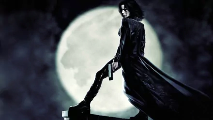 A striking HD wallpaper featuring Kate Beckinsale as Selene in the movie Underworld, poised against a dramatic full moon backdrop.