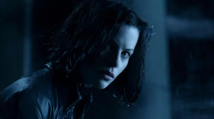 HD desktop wallpaper featuring Kate Beckinsale in a dark, moody scene from the movie Underworld.