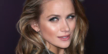 High-definition PC desktop wallpaper featuring a close-up portrait of a woman with blonde hair and blue eyes, tagged Shantel Vansanten.