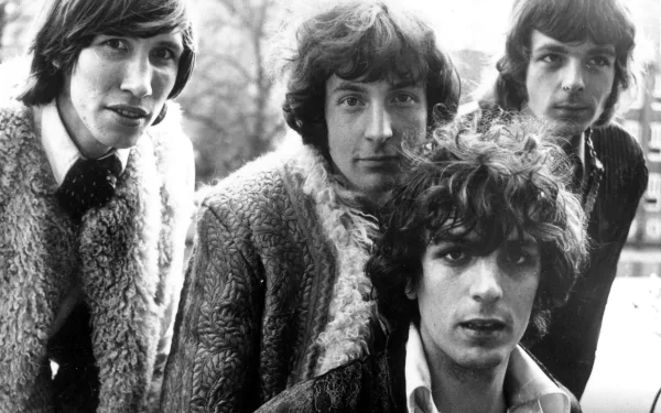 Black and white HD desktop wallpaper featuring the iconic Pink Floyd band members in a close-up group portrait.