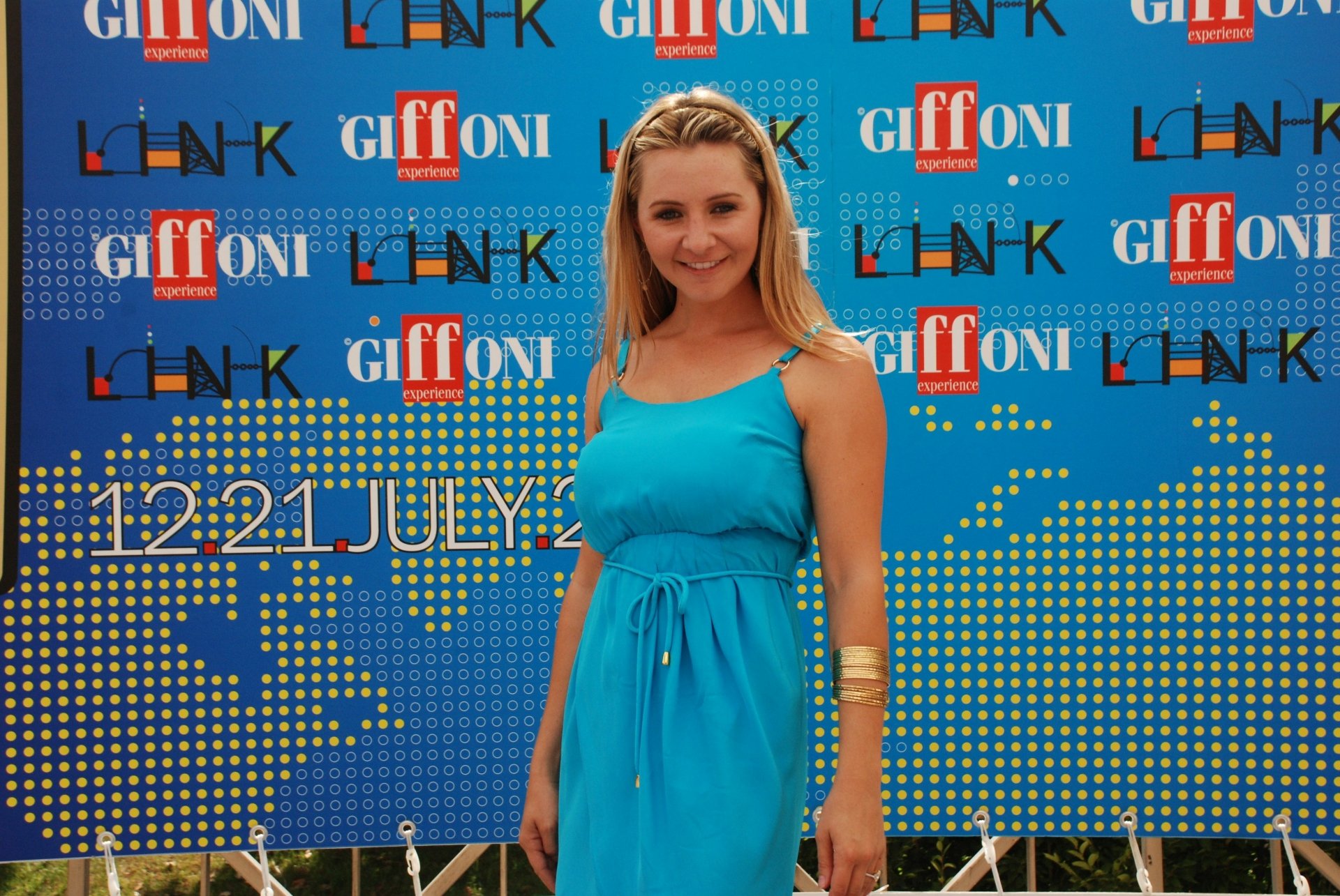 Download Woman Beverley Mitchell 4k Ultra HD Wallpaper