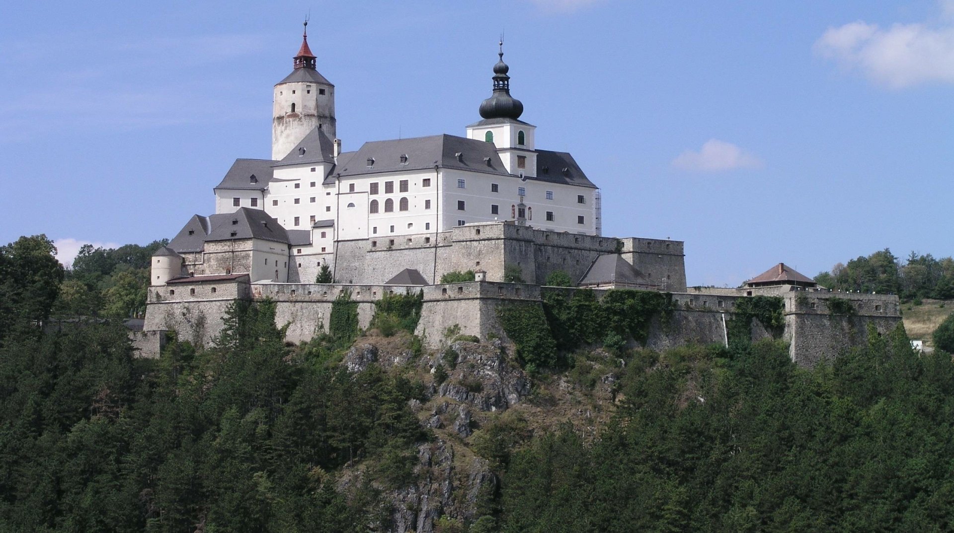 Download Man Made Forchtenstein Castle HD Wallpaper