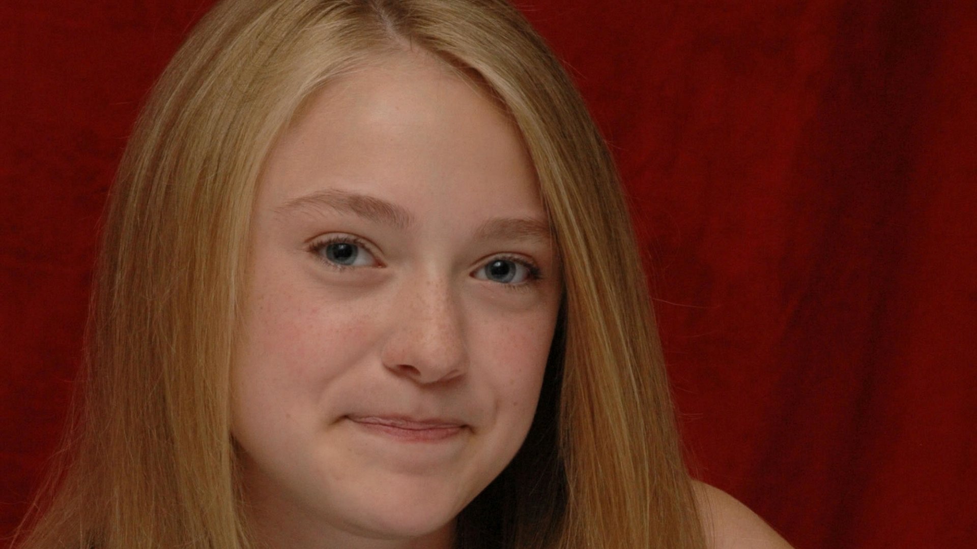 Download Celebrity Dakota Fanning HD Wallpaper