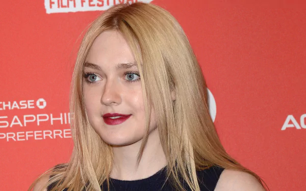 Celebrity Dakota Fanning HD Desktop Wallpaper | Background Image