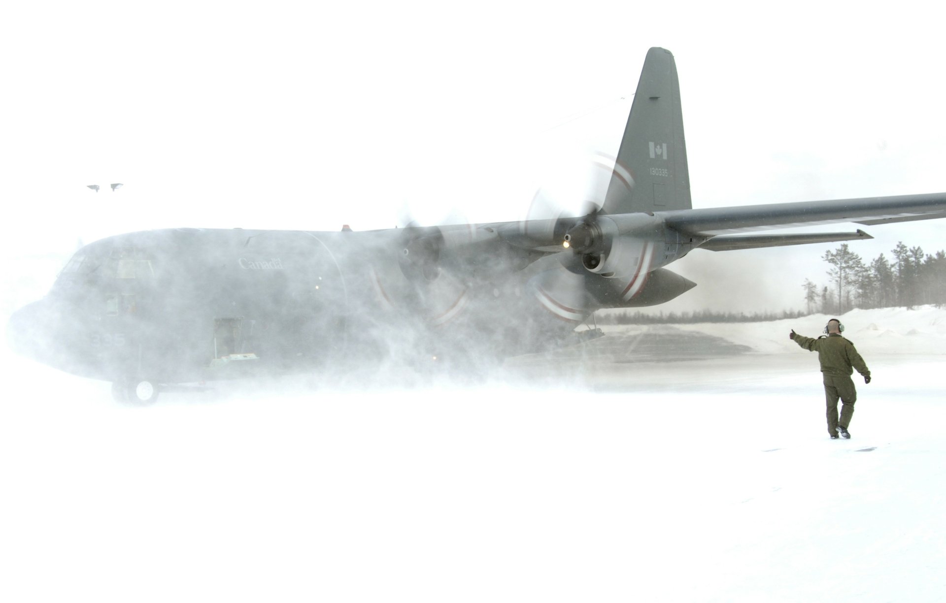 Download Military Lockheed C-130 Hercules 4k Ultra HD Wallpaper