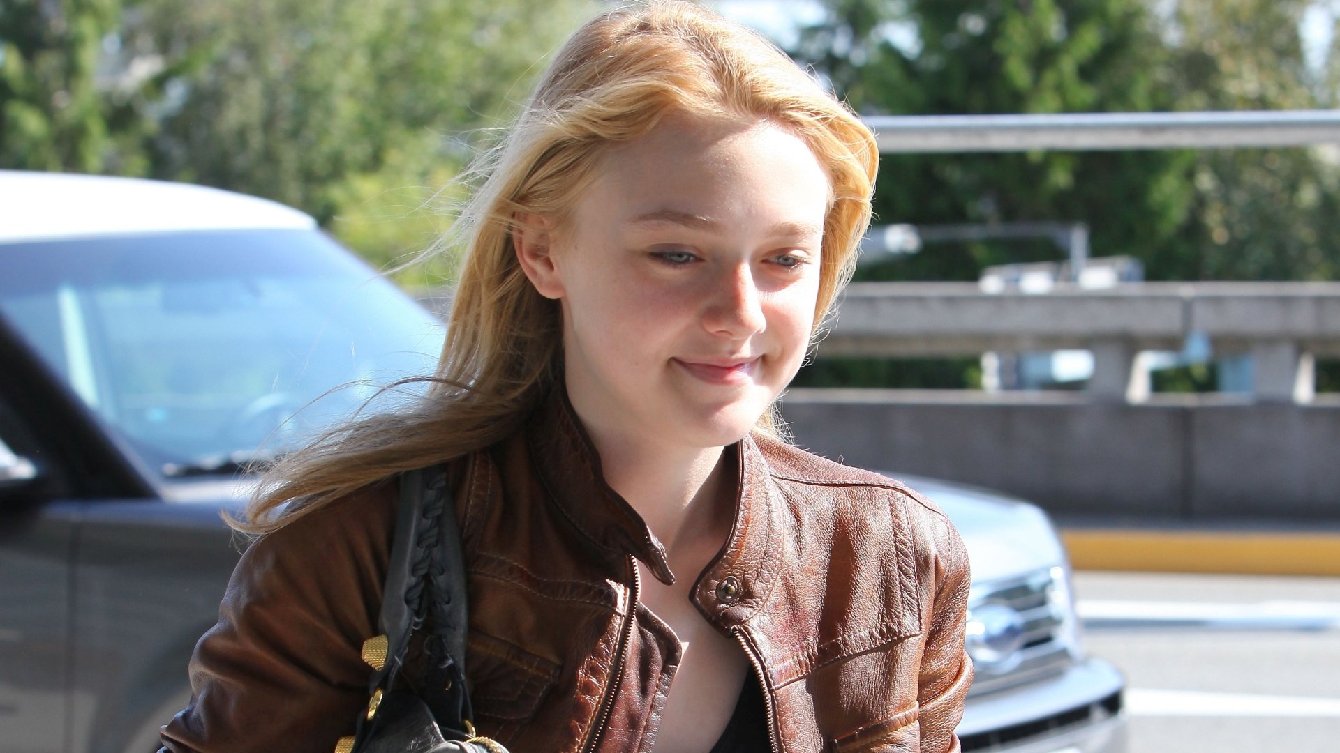 Download Celebrity Dakota Fanning HD Wallpaper