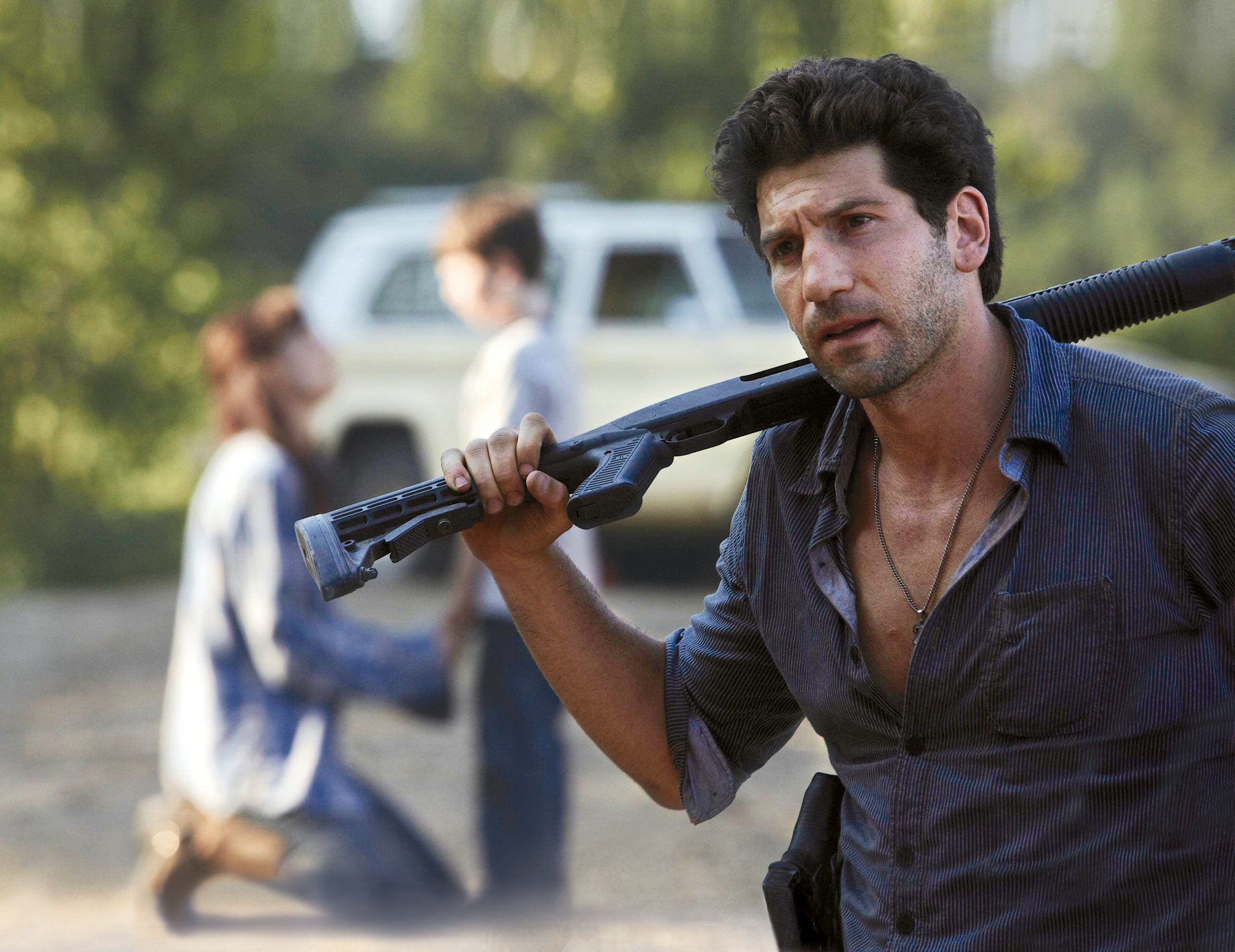 HD PC wallpaper featuring Jon Bernthal as Shane Walsh from the TV show The Walking Dead, holding a weapon with intense focus in a post-apocalyptic setting.