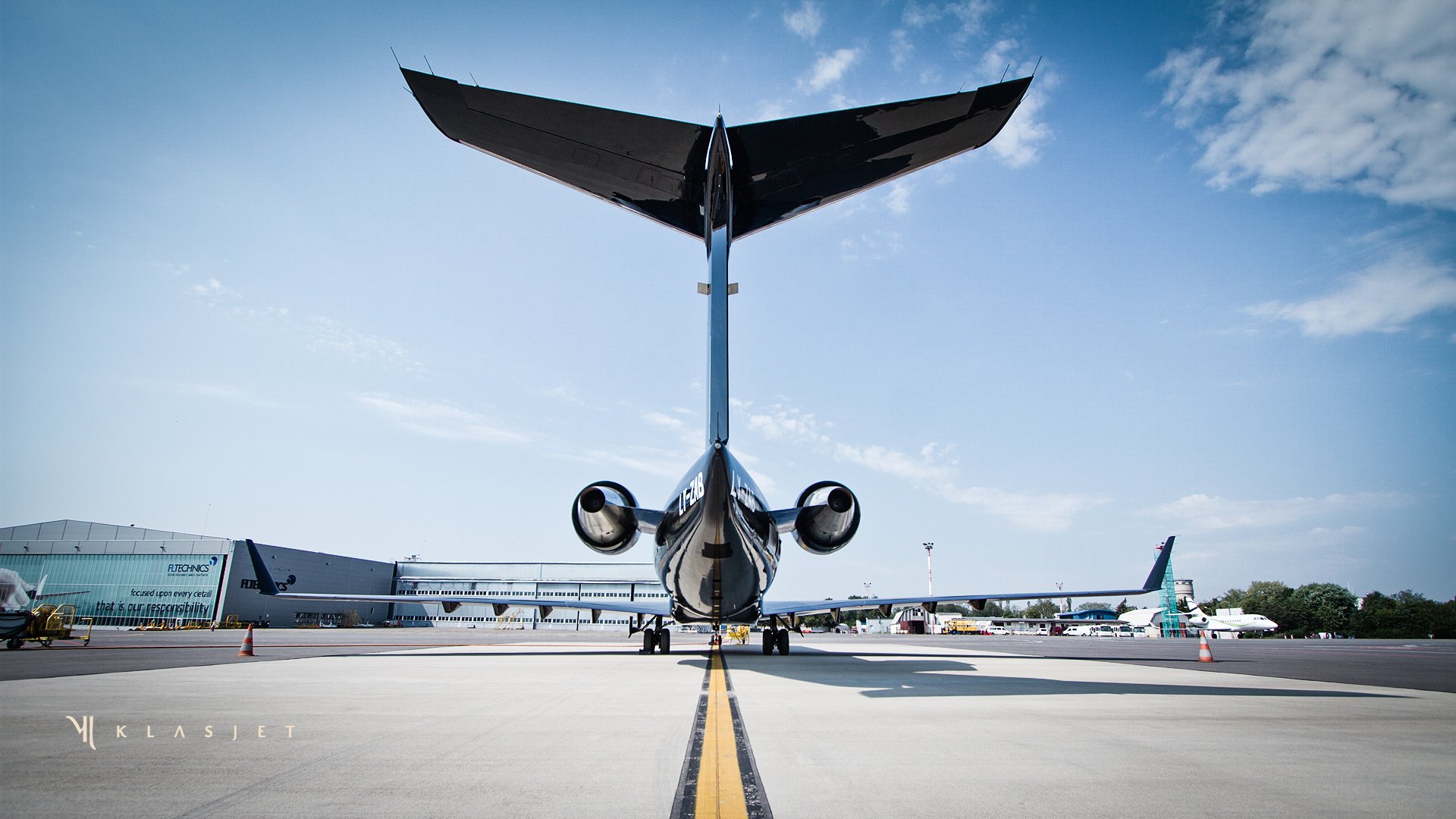 Download KlasJet Aircraft Bombardier Vehicle Bombardier CRJ-200LR HD Wallpaper