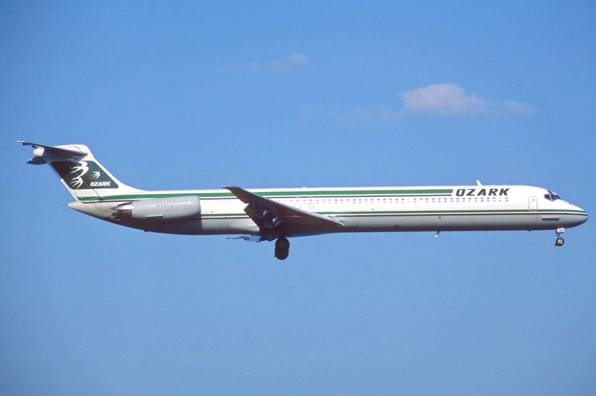 Download Vehicle McDonnell Douglas MD-82 8k Ultra HD Wallpaper