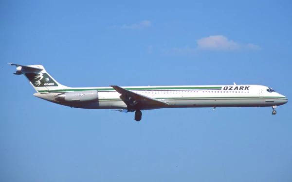  Ozark Airlines MD-82 Reg: N950U