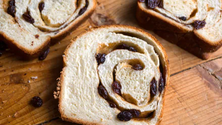  Cinnamon Raisin Swirl Bread