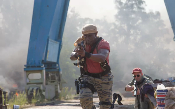 4K Ultra HD wallpaper featuring Wesley Snipes as Doc and Jason Statham as Lee Christmas from the movie The Expendables 3 in an intense action scene.