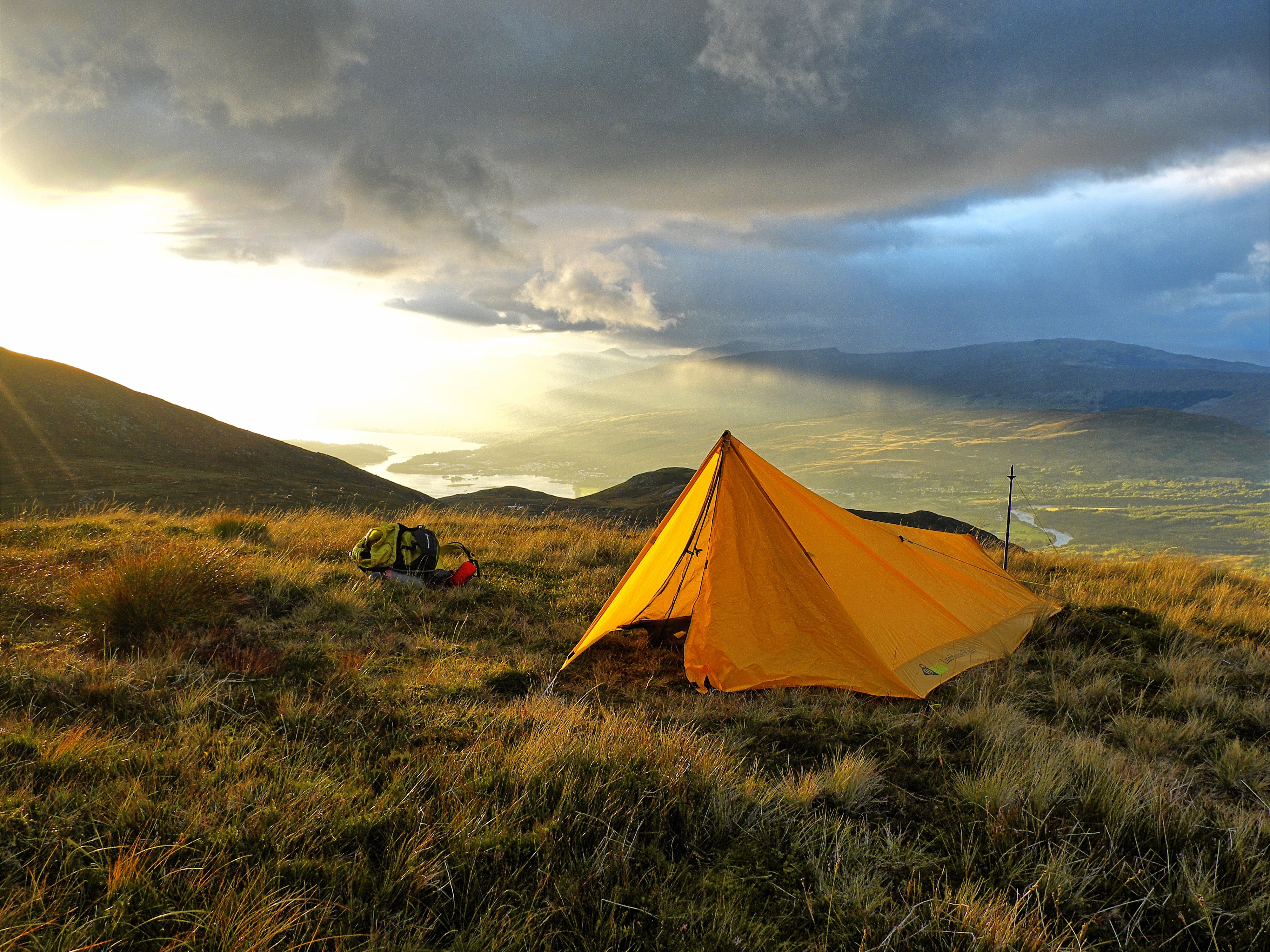 Stunning Mountain Landscape: 4K Ultra HD Camping Wallpaper