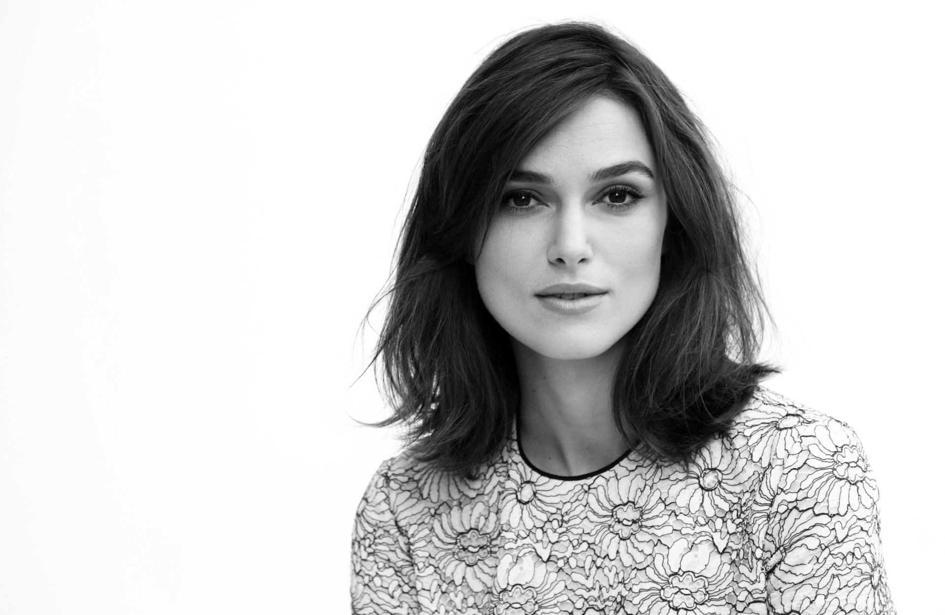 Black-and-white 4K Ultra HD desktop wallpaper featuring a portrait of celebrity Keira Knightley with shoulder-length hair and a floral patterned top.