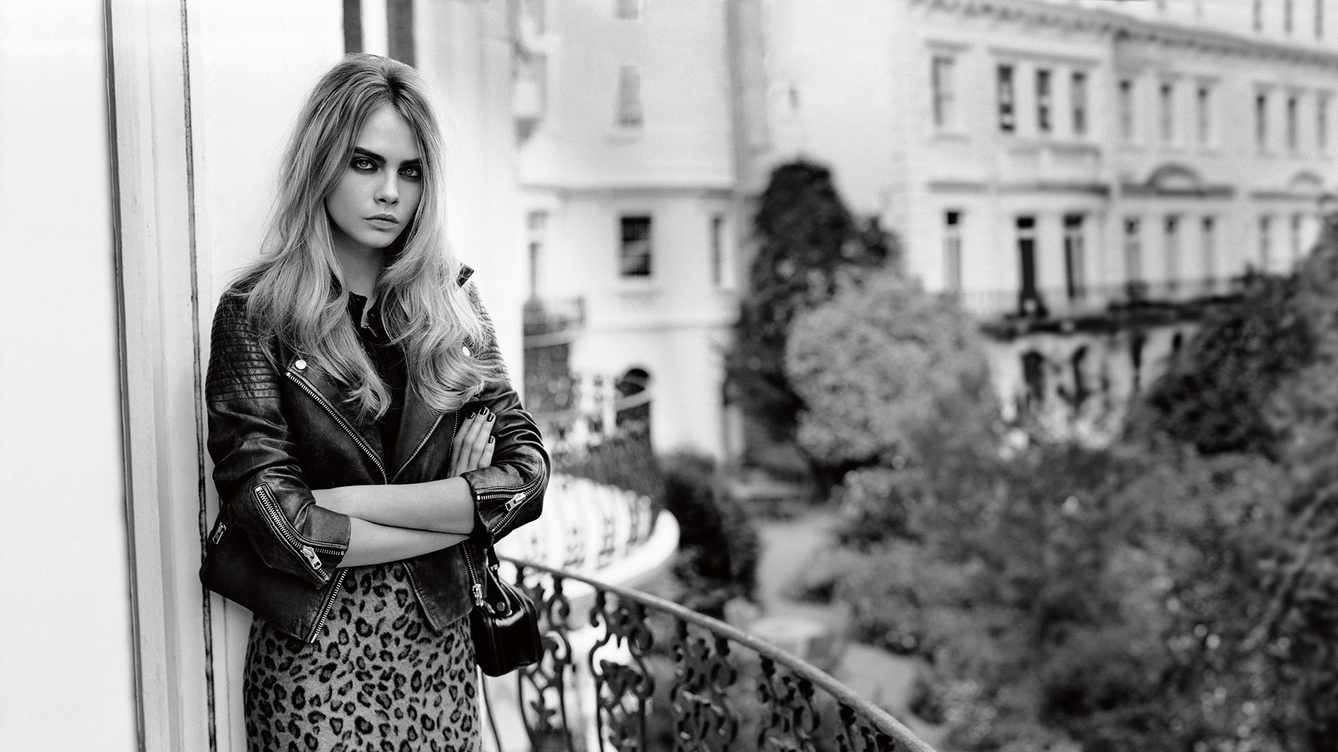 Elegant Cara Delevingne HD Wallpaper in Monochrome