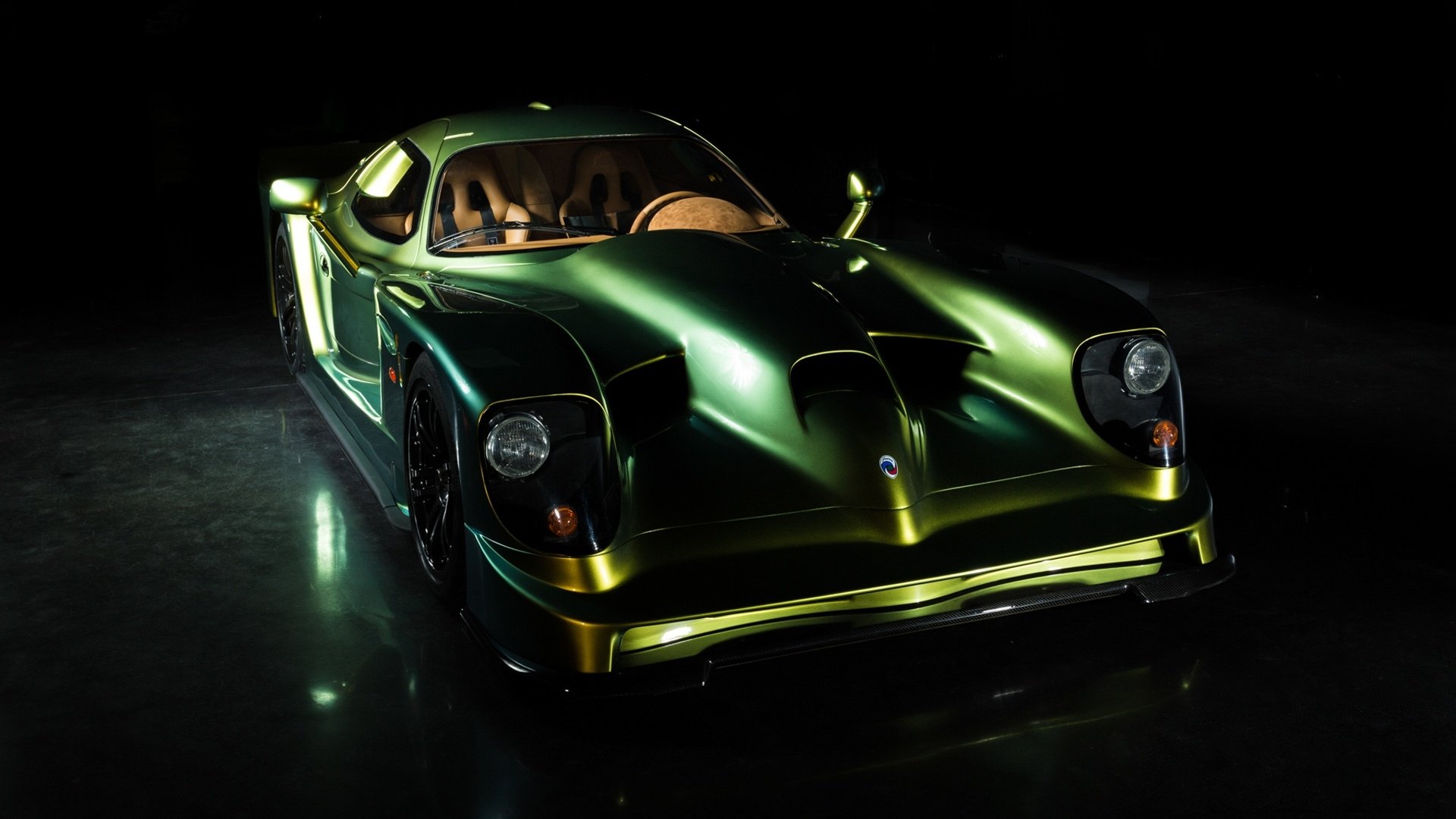 A sleek green Panoz Esperante sports car showcased against a dark background, captured in high definition as a striking PC desktop wallpaper.