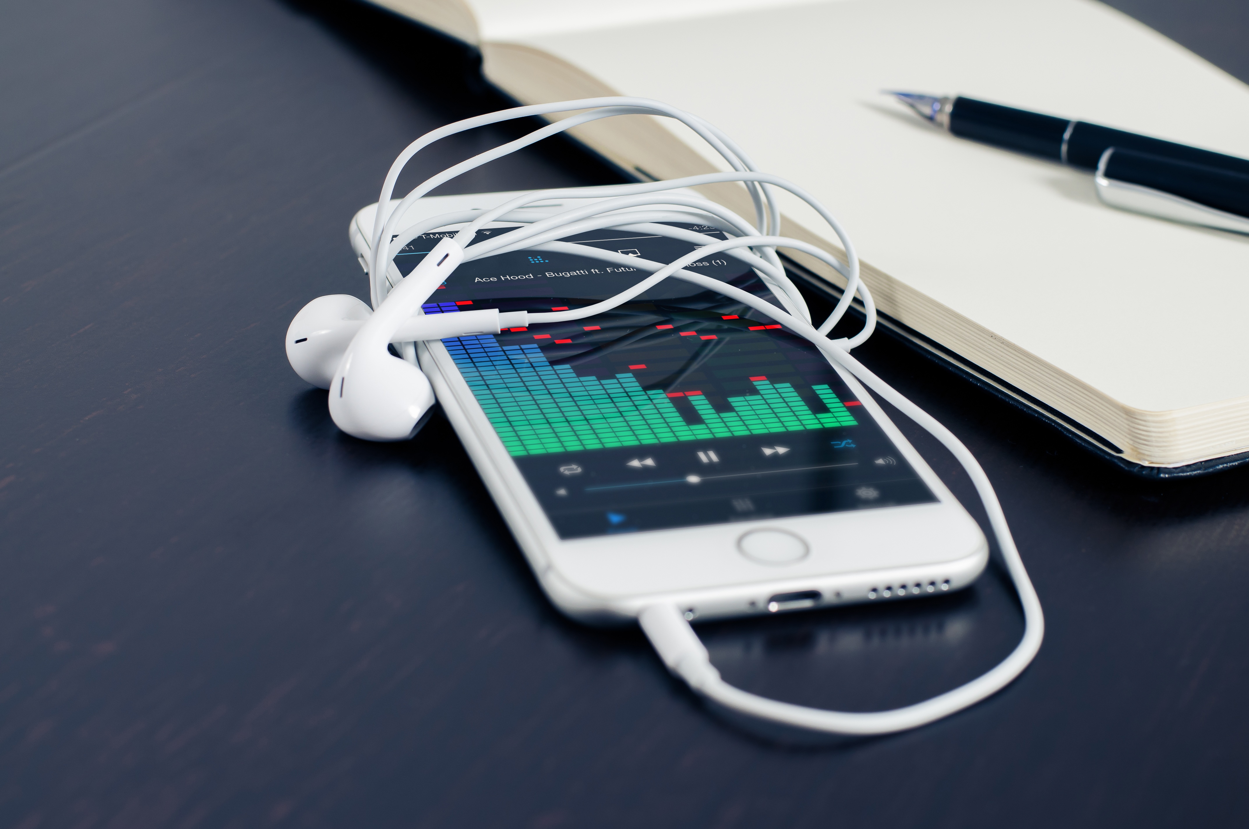 download-apple-inc-headphones-technology-iphone-4k-ultra-hd-wallpaper