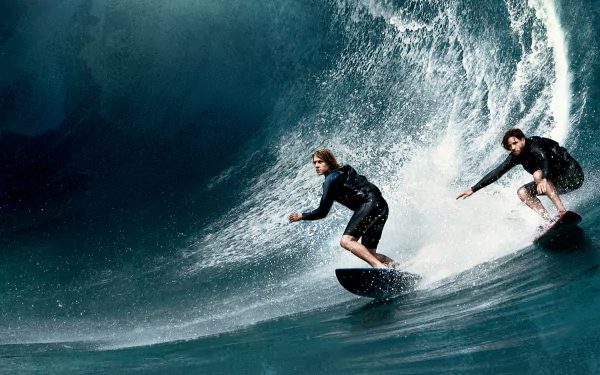4K desktop wallpaper: Johnny Utah and Bodhi from Point Break (2015) carve a massive barrel together, cinematic surf action and spray.