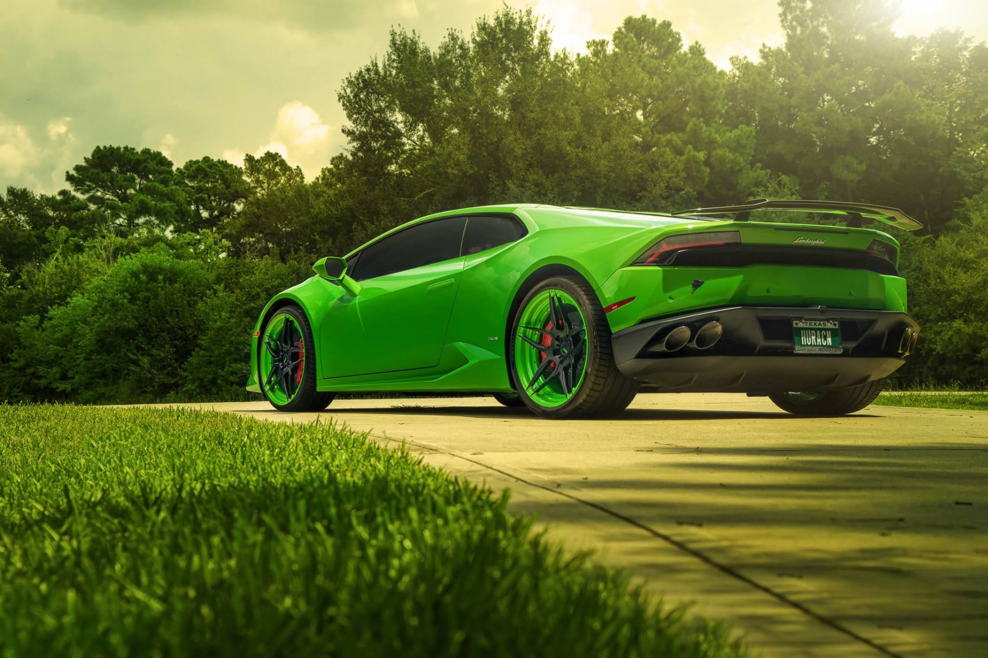 Download Supercar Car Green Car Lamborghini Vehicle Lamborghini Huracan  HD Wallpaper
