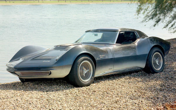  Chevrolet Corvette Mako Shark II