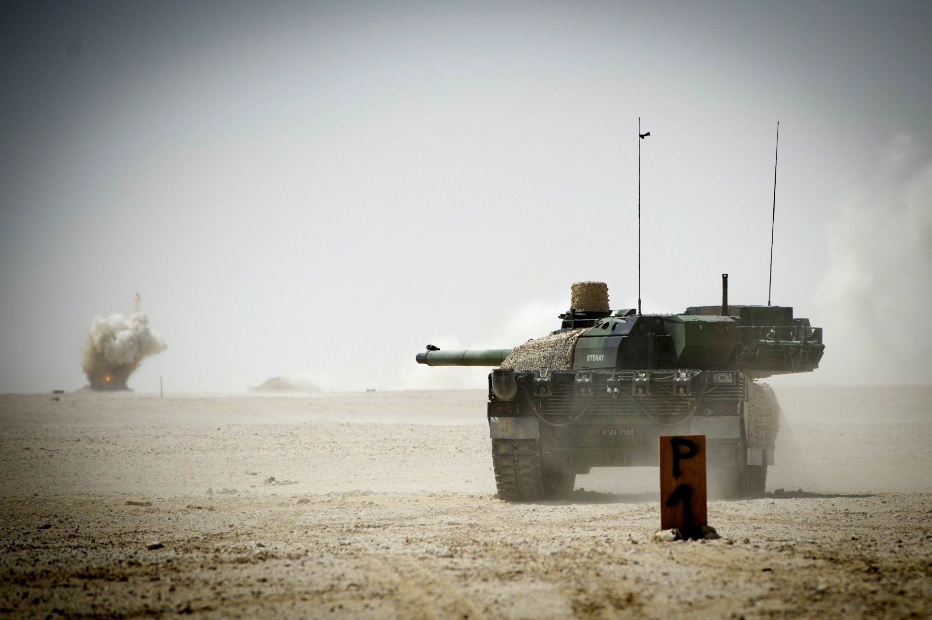 Download Desert Tank Military AMX Leclerc HD Wallpaper