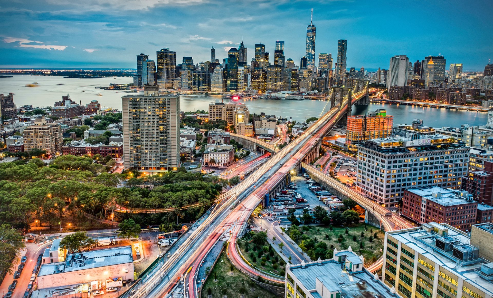 new-york-cityscape-a-stunning-hd-wallpaper-of-skyscrapers-and-bridges