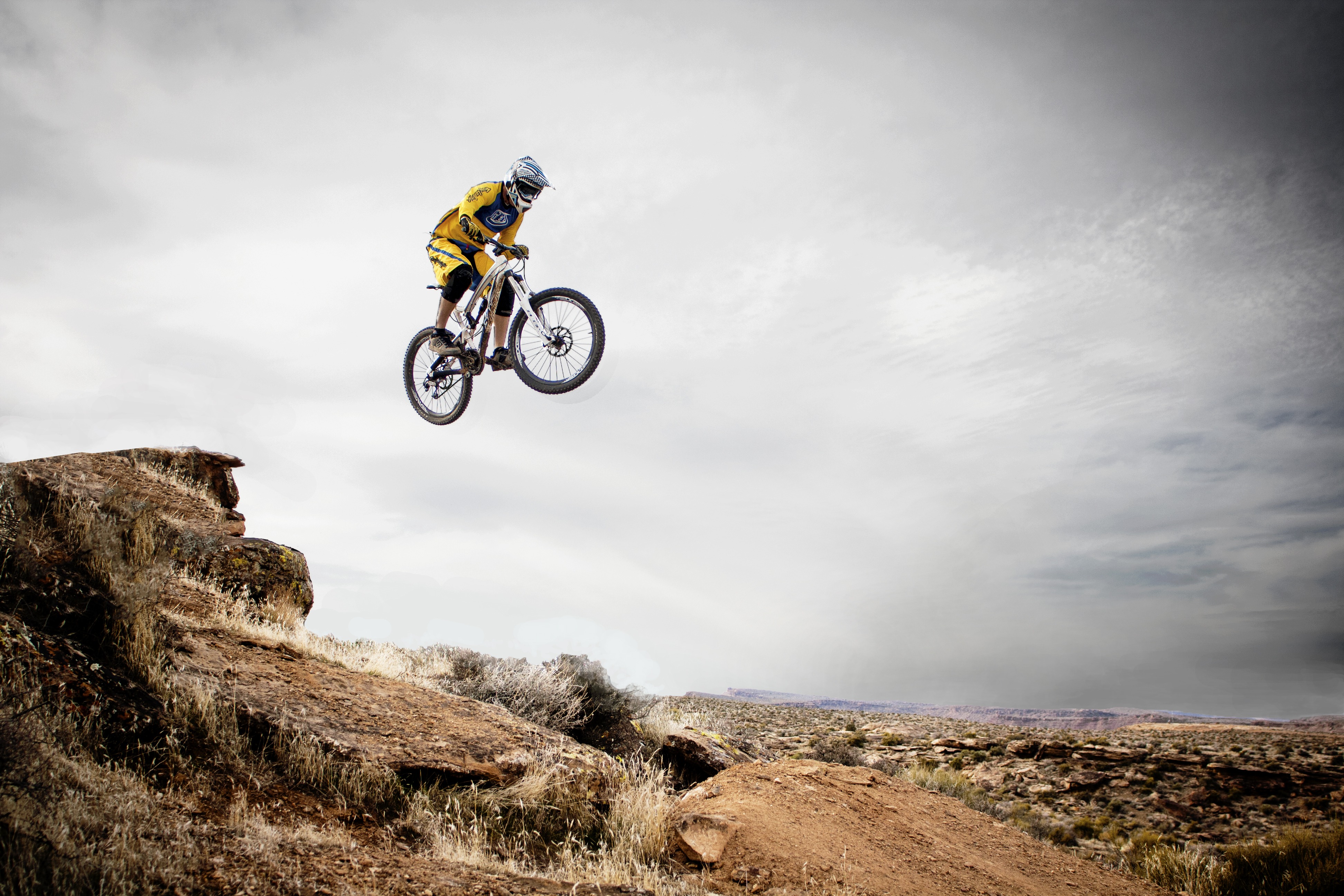 Mountain Biking In Utah 4k Ultra Hd Wallpaper Background Image