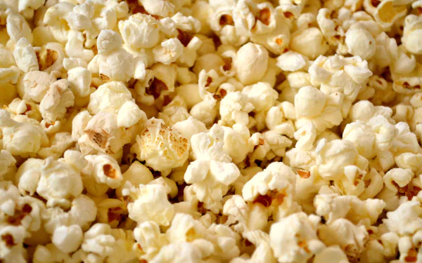  A snack of delicious popcorn by sentraldigital