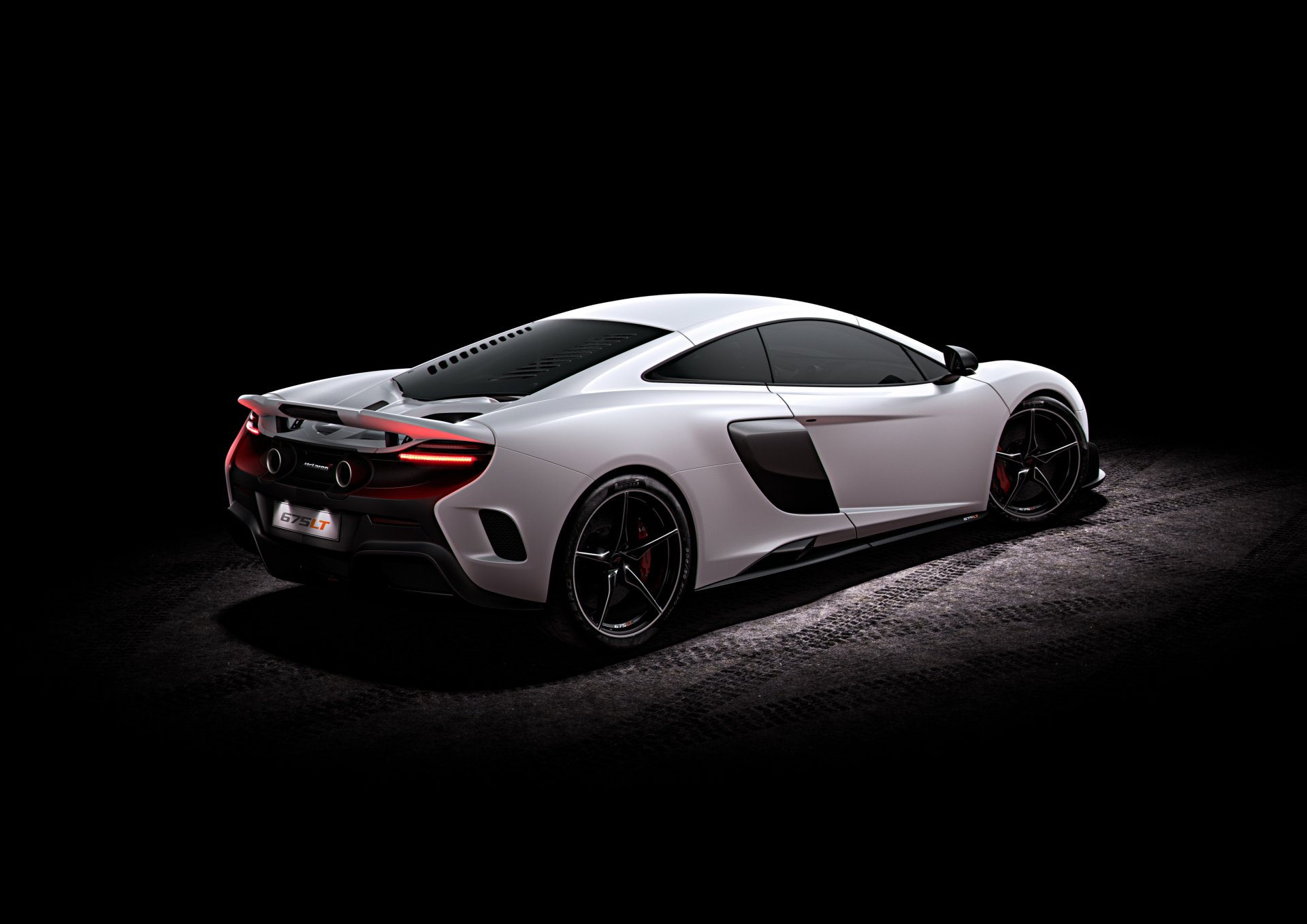 4K Ultra HD PC desktop wallpaper and background of a white McLaren 675LT supercar, a sleek car/vehicle shown in rear three-quarter view on a dark backdrop.