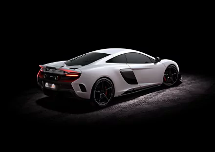 4K Ultra HD PC desktop wallpaper and background of a white McLaren 675LT supercar, a sleek car/vehicle shown in rear three-quarter view on a dark backdrop.