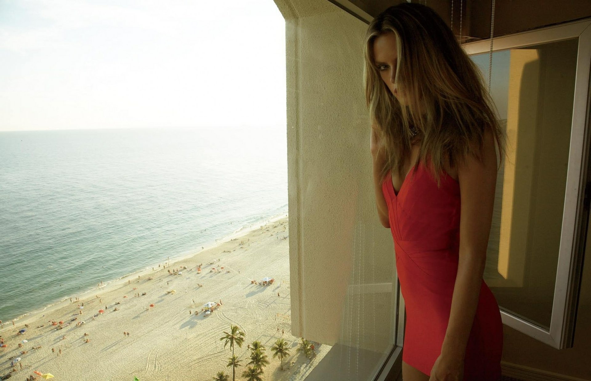 Алессандра Амбросио в фотосессии для Vogue Portugal
