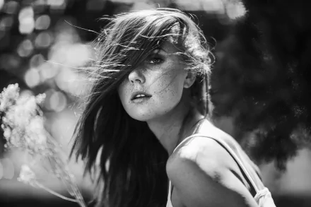 Black & White freckles woman model HD Desktop Wallpaper | Background Image