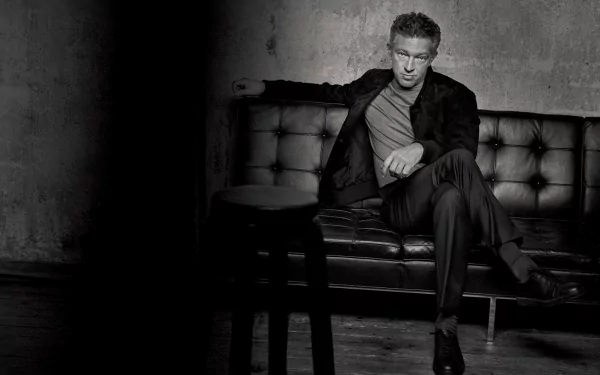 Black & White French actor Celebrity Vincent Cassel HD Desktop Wallpaper | Background Image