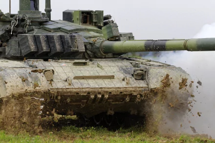 HD PC desktop wallpaper and background of a military T-72 tank charging through mud, turret and barrel visible as it kicks up dirt and smoke.