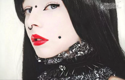  Gothic Girl by RavenBlakh