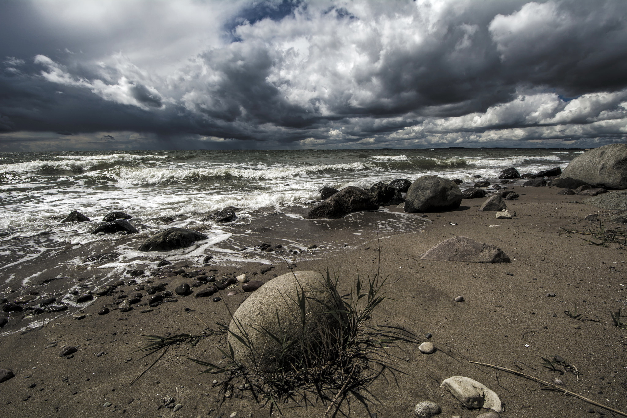 Почва океана. Stormy Beach.