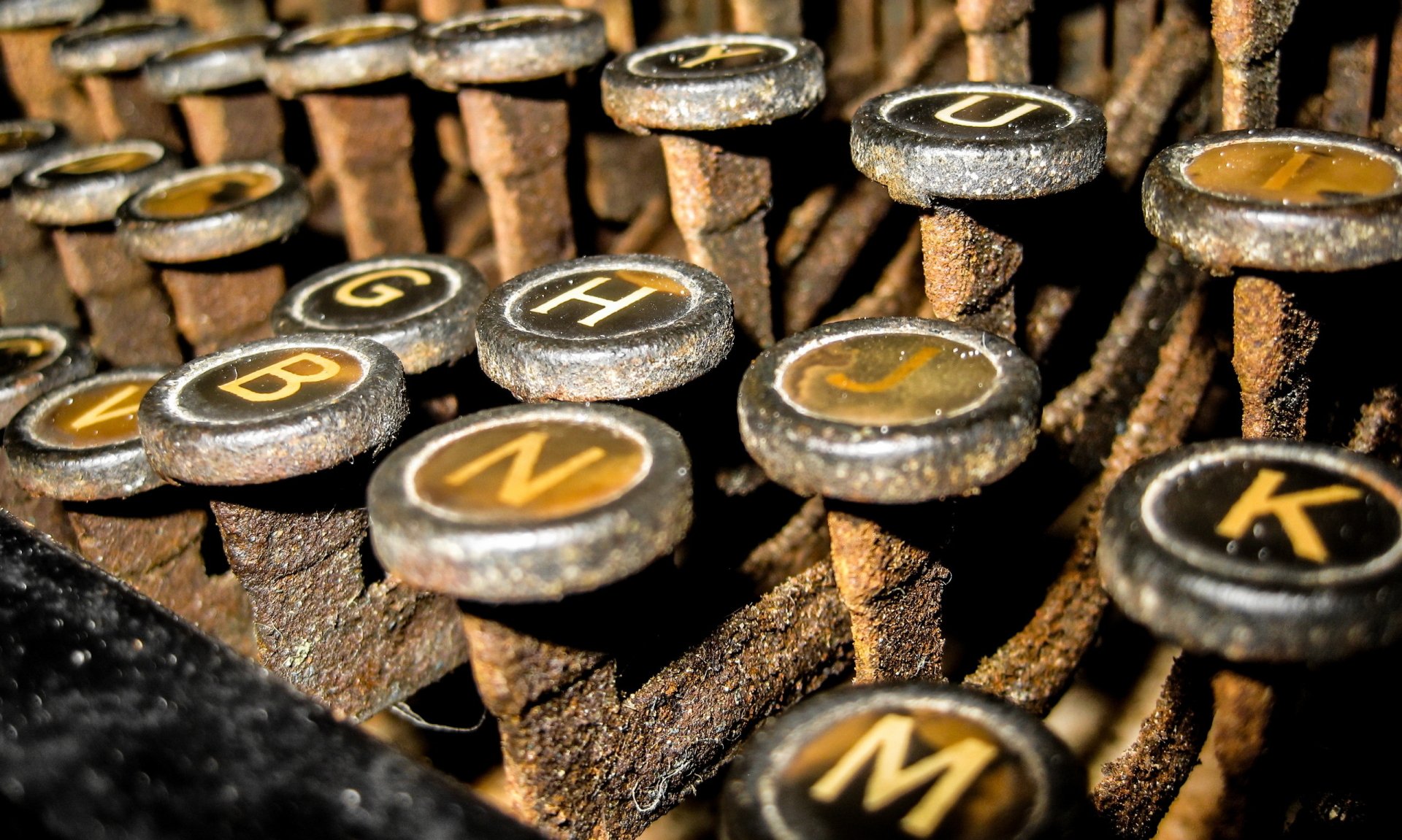 Download Rust Close-up Man Made Typewriter HD Wallpaper