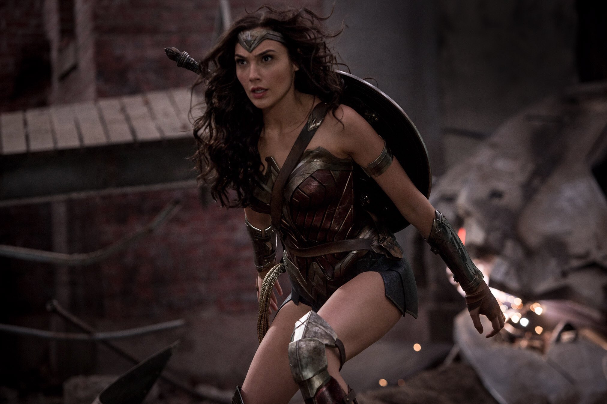 Wonder Woman Hd Wallpaper Background Image 2024x1347 Id721151