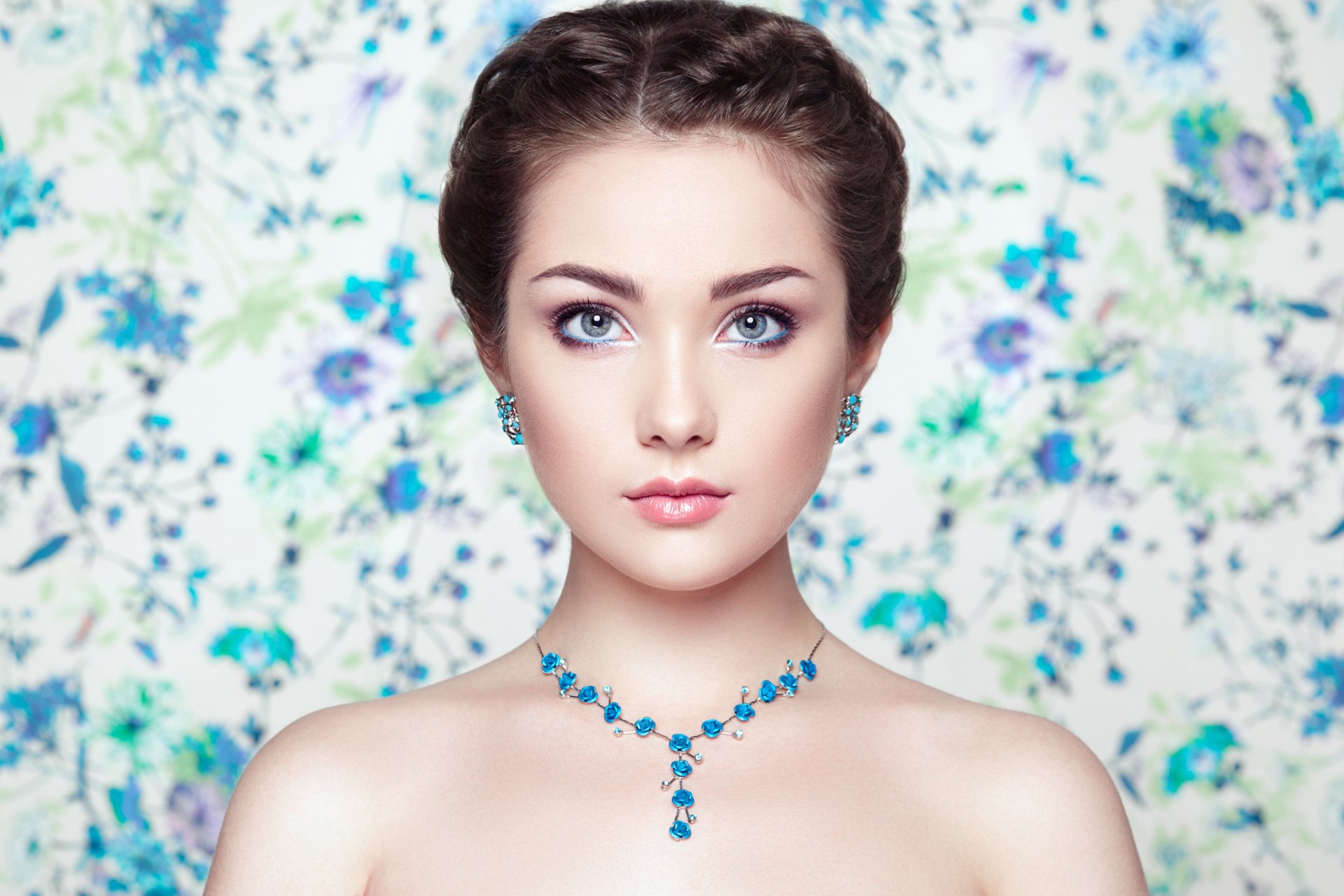 Download Face Necklace Earrings Blue Eyes Brunette Woman Model Hd Wallpaper