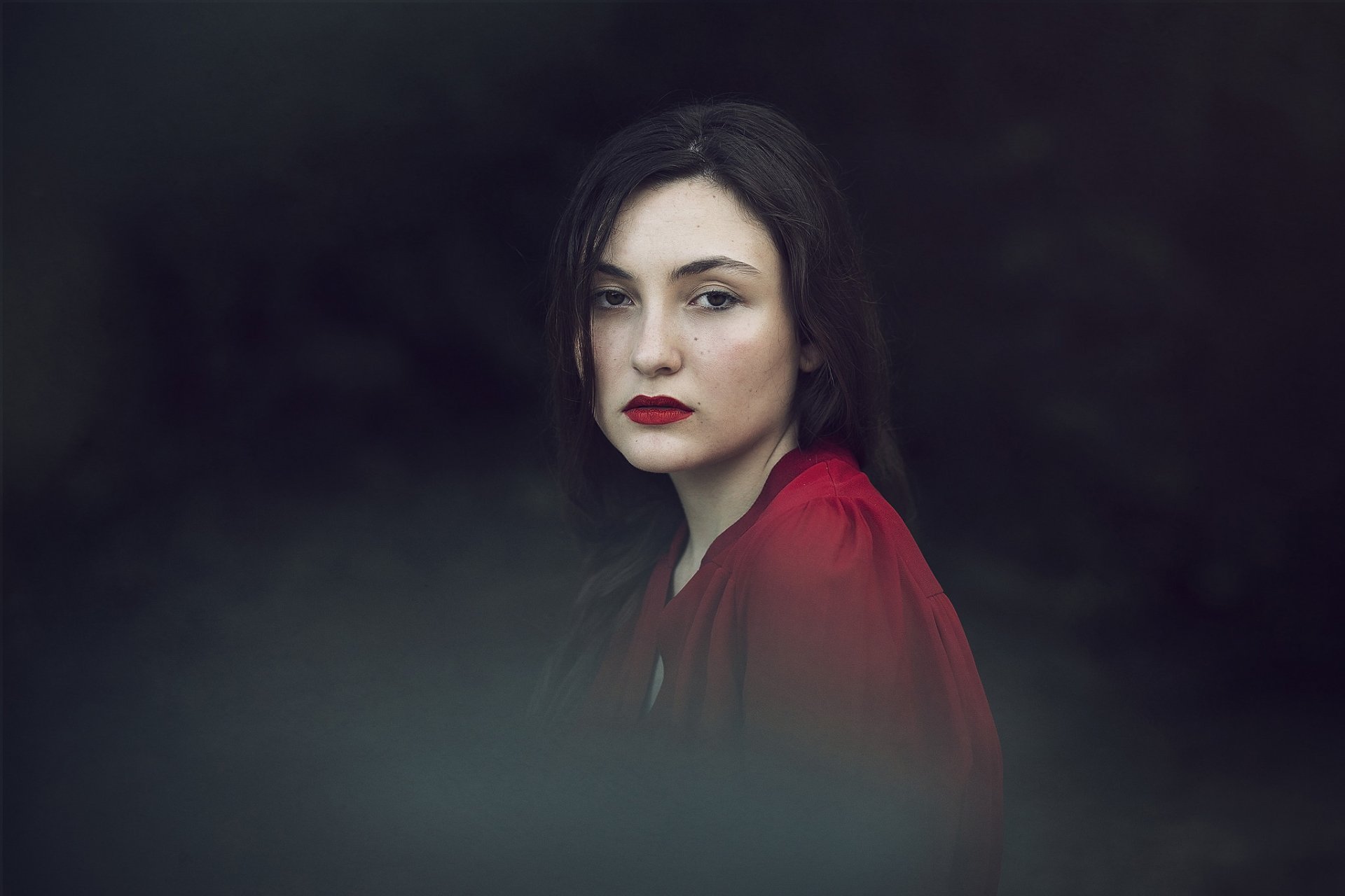 Download Lipstick Brunette Woman Model HD Wallpaper by Tania Cervián