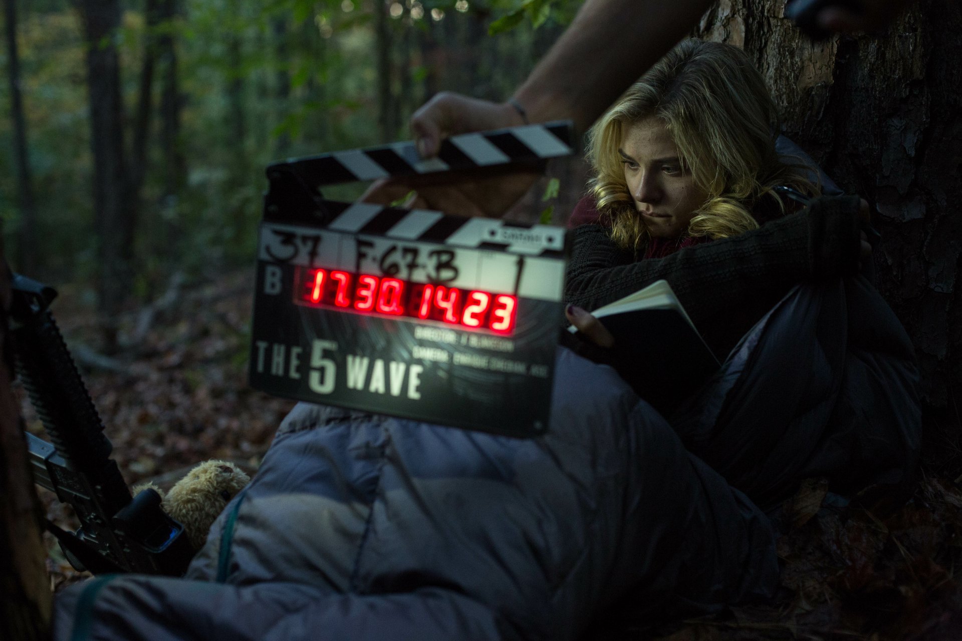 Download Chloë Grace Moretz Movie The 5th Wave 4k Ultra HD Wallpaper