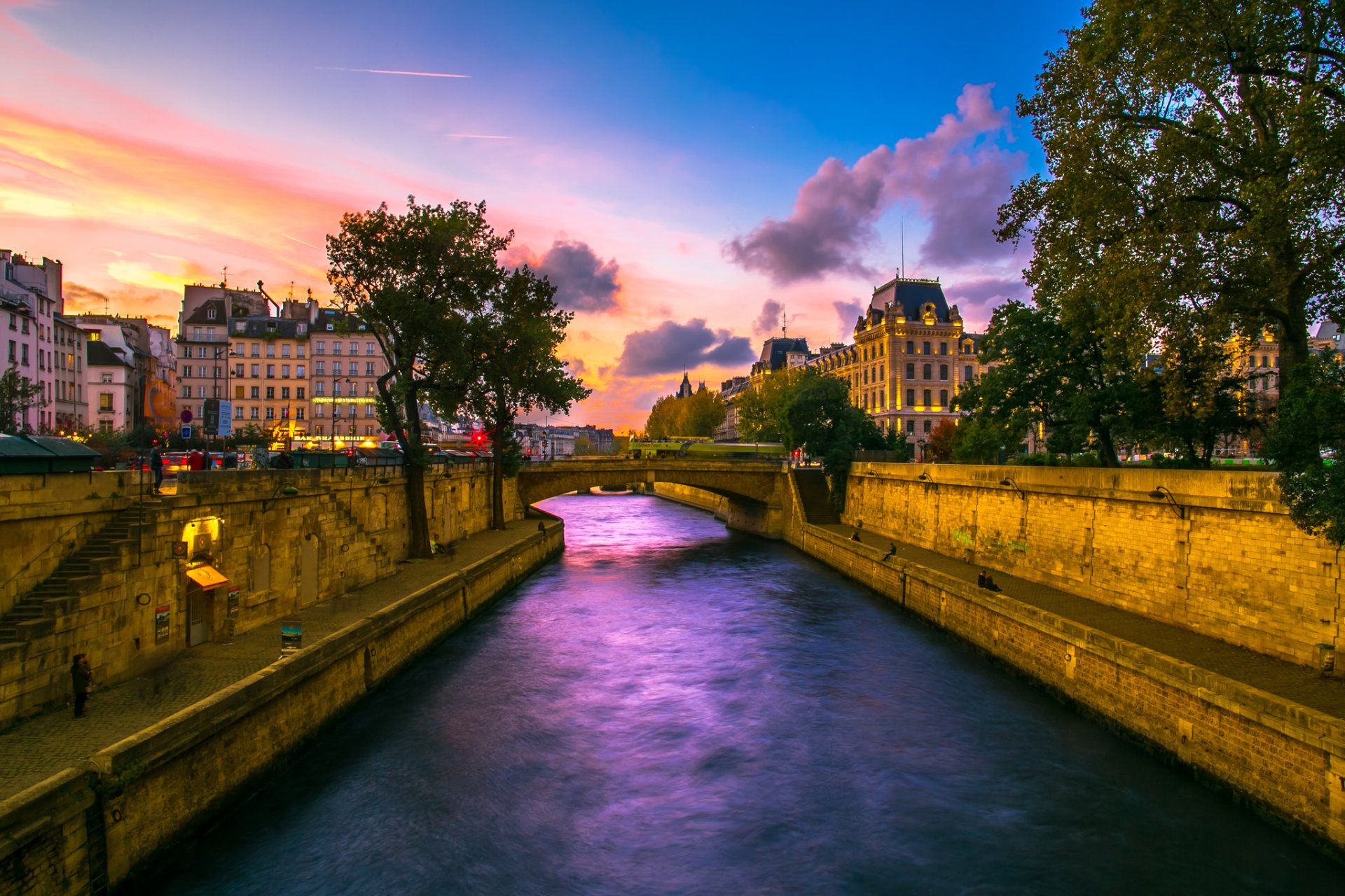 sunset-in-paris-france