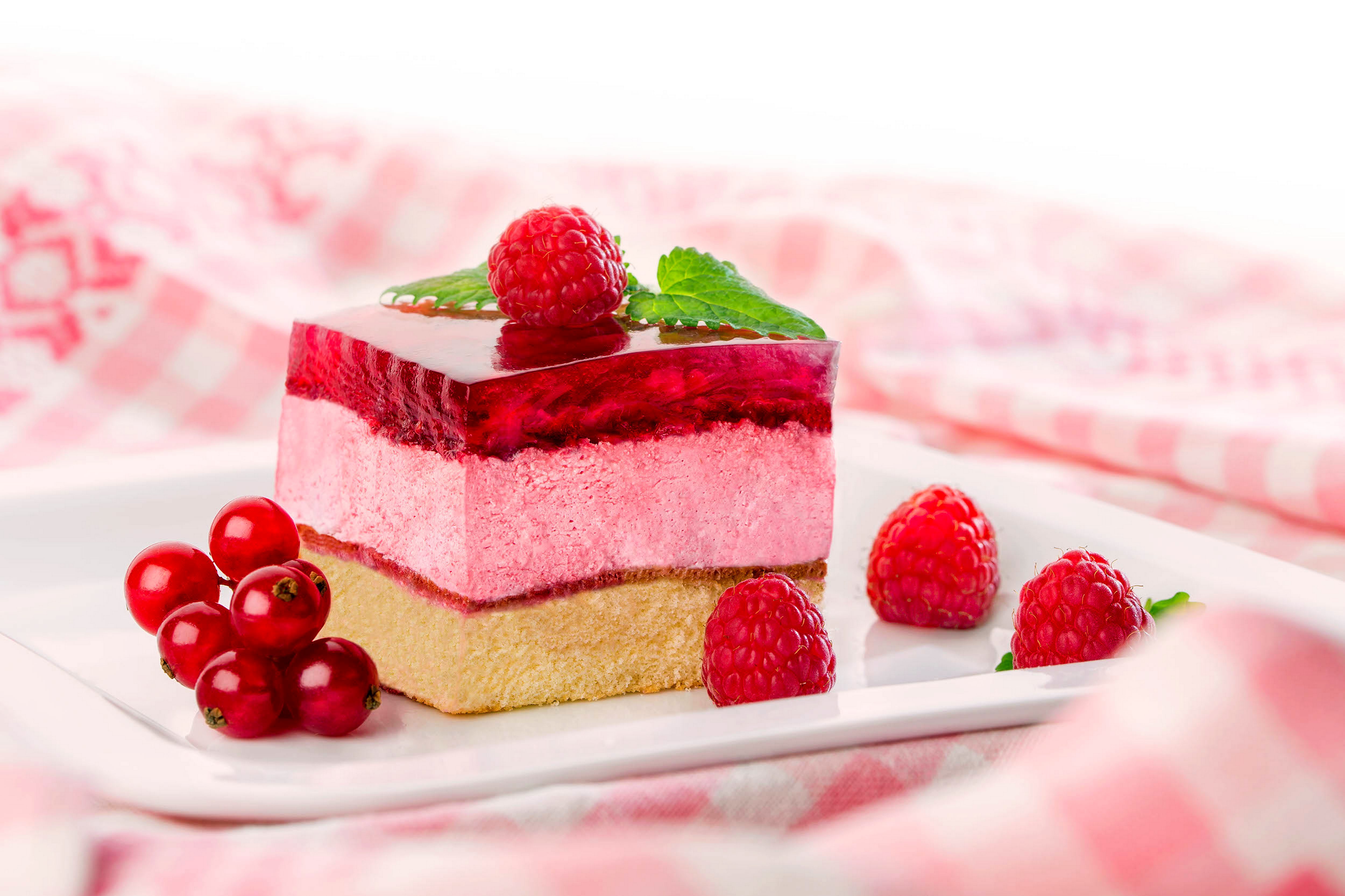 Download Currants Raspberry Pastry Cake Food Dessert 4k Ultra HD Wallpaper