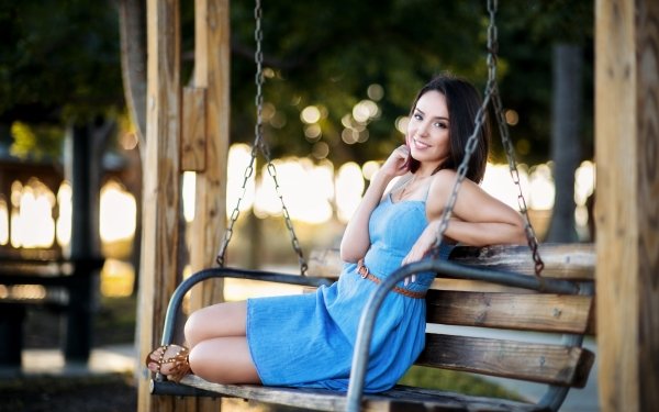 Mujeres Modelo Modelos Blue Dress Outdoor Smile Morena Brown Eyes Fondo de pantalla HD | Fondo de Escritorio