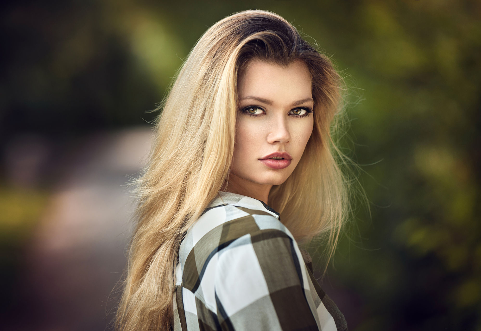 Download Blonde Woman Model HD Wallpaper by Lods Franck