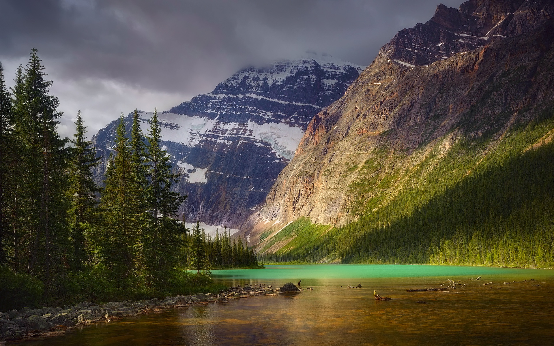 Canada Albert Mountain Forest 77,300+ Alberta Forest Stock Photos,