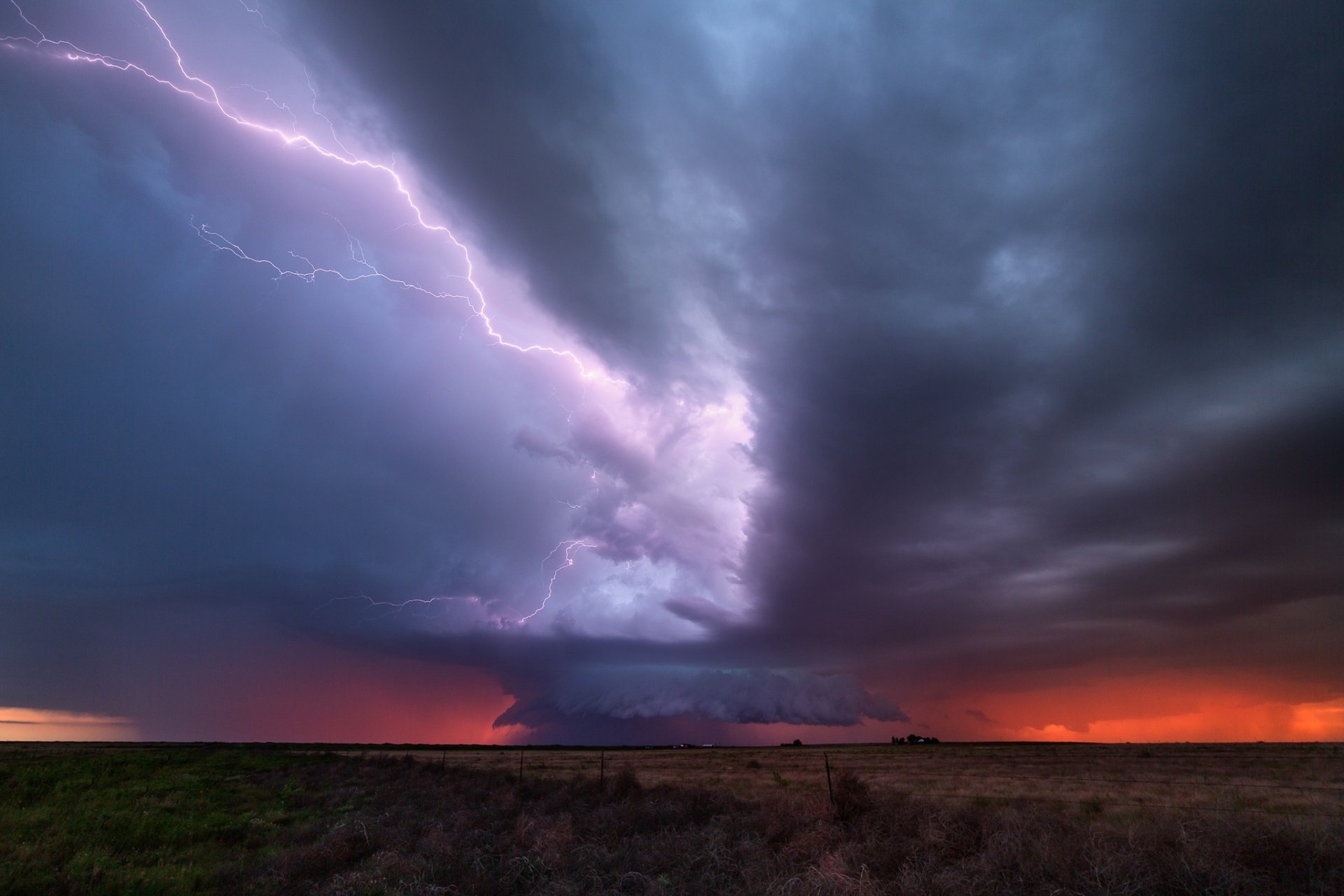 Stormy Horizons: HD Wallpaper of Lightning and Nature's Fury