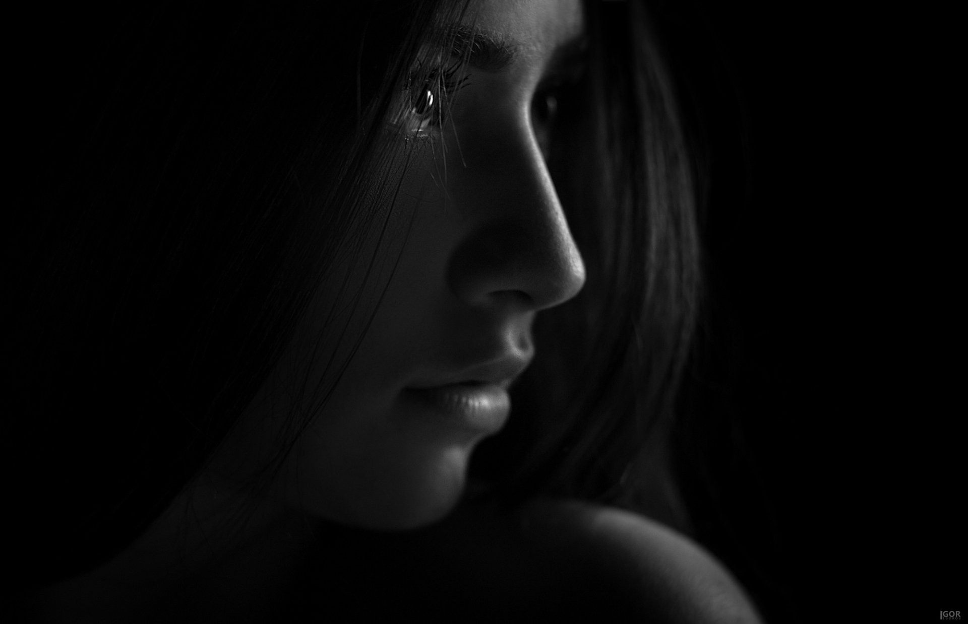 Download Black & White Woman Face HD Wallpaper