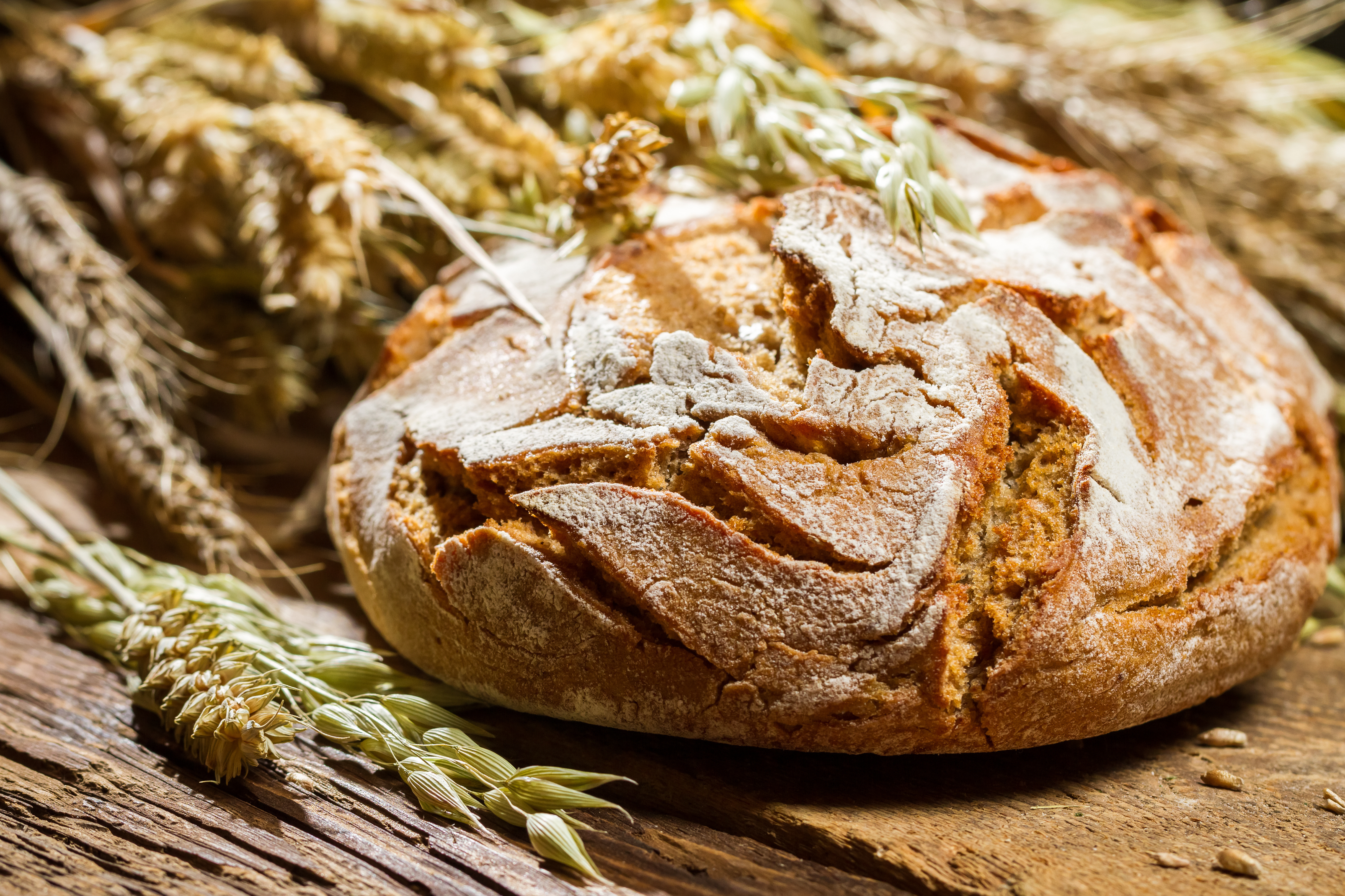 His bread is. Коврига хлеба. Красивый хлеб. Хлеб жито. Немецкий хлеб.