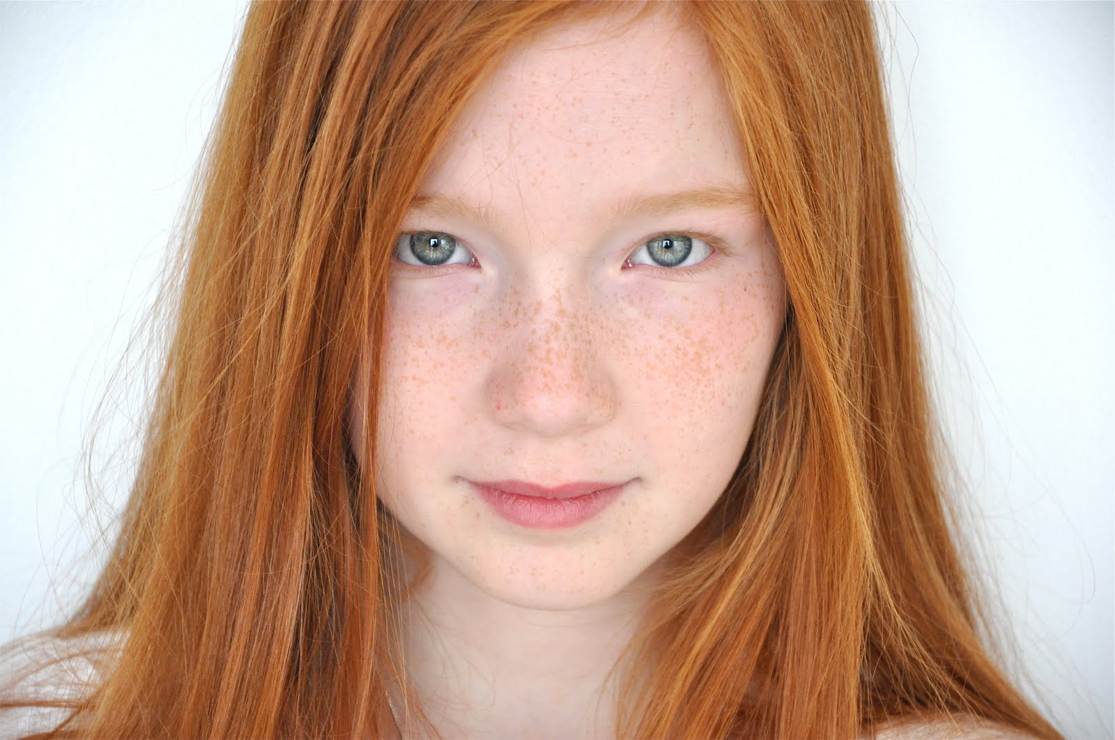 Celebrity Annalise Basso HD Wallpaper | Background Image